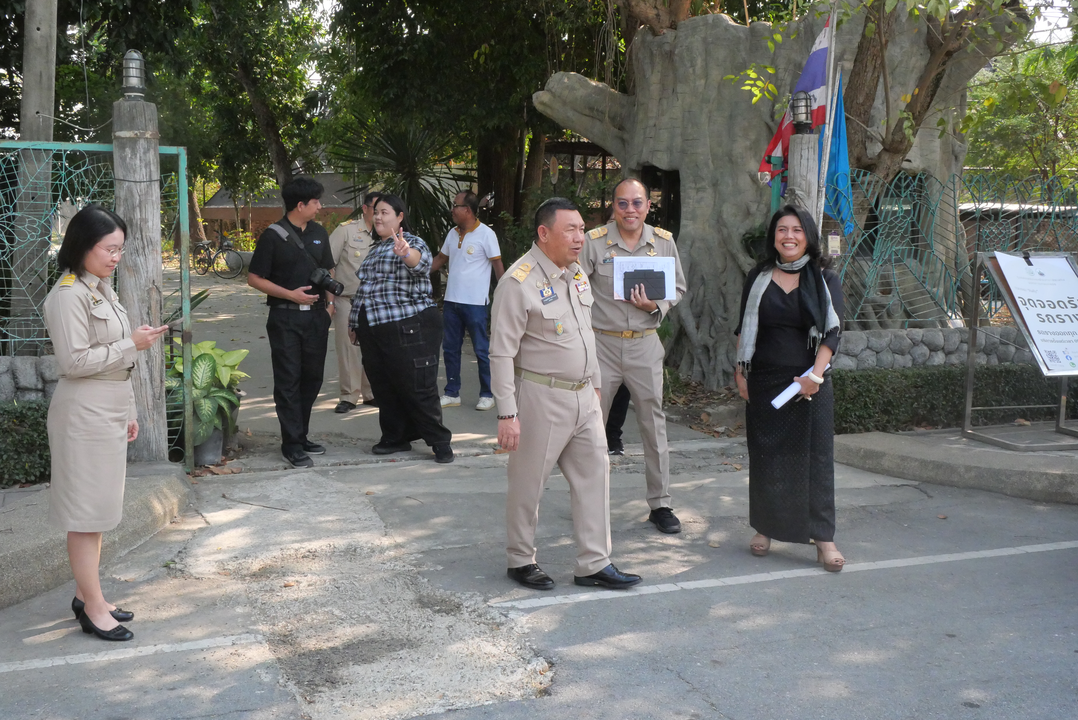 title - เลขาธิการ ส.ป.ก. บันทึกเทปให้สัมภาษณ์ภาพยนตร์สารคดีชุด “สืบสาน สร้างสุข ปวงประชา” และตรวจติดตามการดำเนินงานในพื้นที่เขตปฏิรูปที่ดิน ณ จังหวัดพระนครศรีอยุธยา